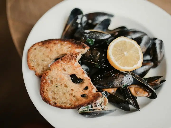 Moules marinières : ingrédients et étapes détaillées